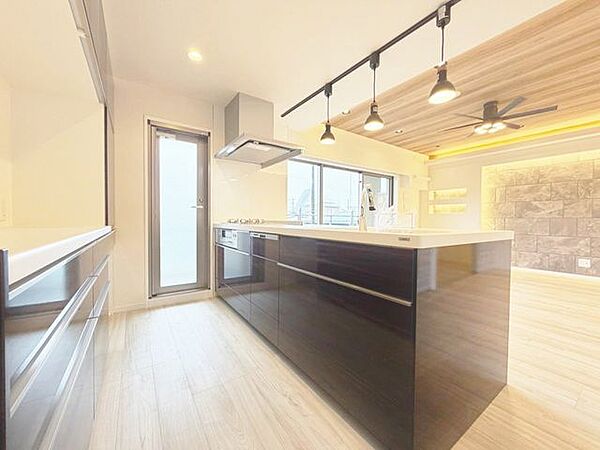 「家事時短に繋がる食洗機を搭載！」食洗機付きキッチンです。洗い物の手間を減らすことでご家族での会話も増え楽しい新生活の始まりです！