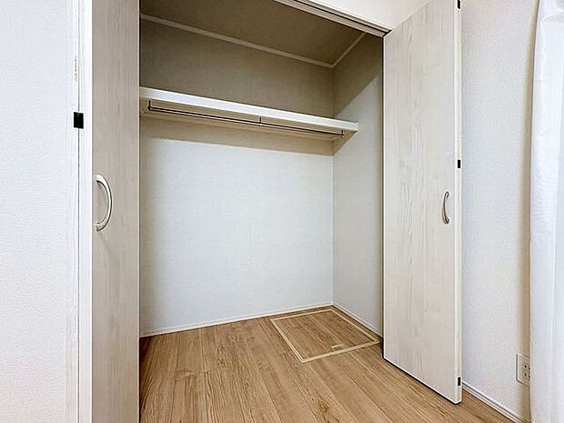 「収納」全ての居室にクローゼットを完備しております。