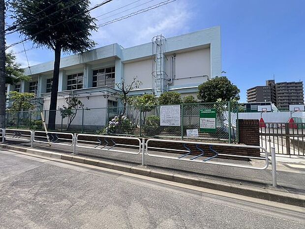 江戸川区立葛西第二中学校 300m