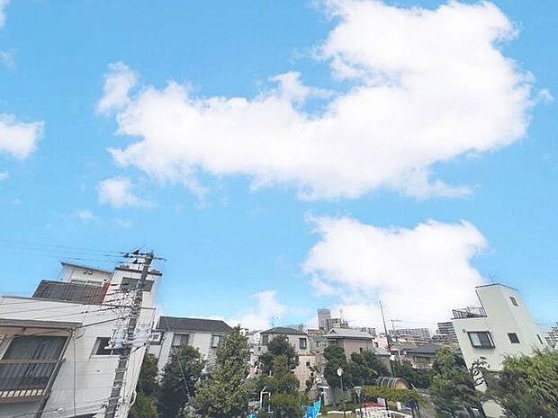 「眺望」心地よい風を感じながら、青空を眺め一息つくことのできる住空間です。