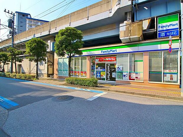 徒歩4分。ファミリーマートサクマ西葛西店 290m
