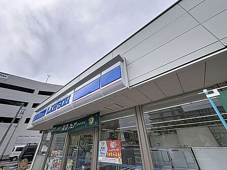 徒歩7分。ローソン船橋インター店 540m