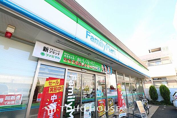 徒歩8分。ファミリーマート東葛西三丁目店 630m