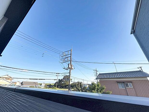 「眺望」穏やかな街並みを一望しながら、爽やかな風と柔らかく降り注ぐ陽光を感じて頂けます。