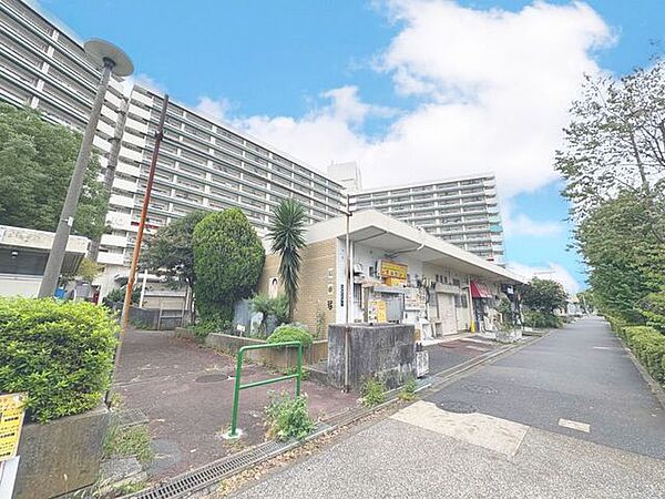 「心地良く暮らしを彩る充実のライフスタイルを」歩いていける距離に、教育施設やお買い物施設が揃う街並み。