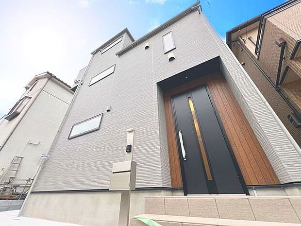 「〜3階建て3LDＫ〜」18帖超えのLDK、豊富な収納、生活を彩る設備など、プラスワンのポイントが詰まった邸宅です。