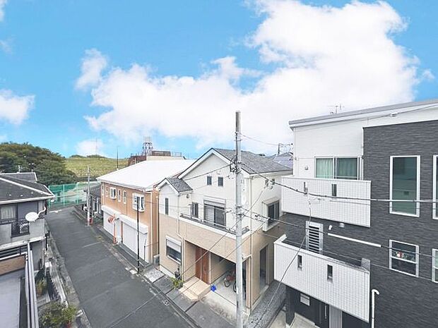 「眺望」穏やかな街並みを一望しながら、爽やかな風と柔らかく降り注ぐ陽光を感じて頂けます。
