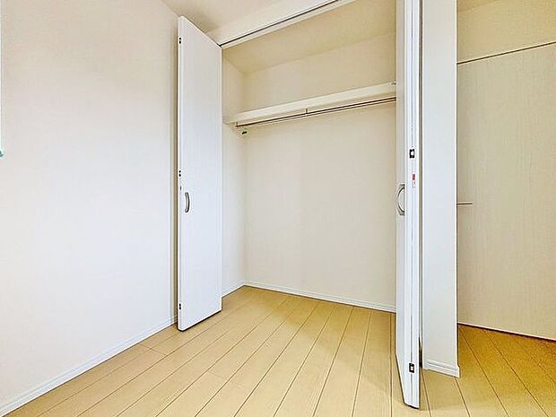 「収納」全ての居室にクローゼットを完備しております。