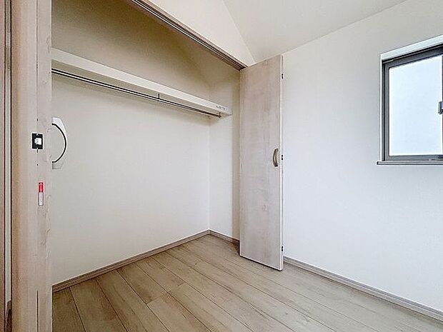 「収納」全ての居室にクローゼットを完備しております。