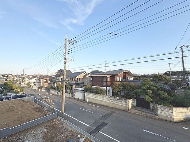 「眺望」穏やかな街並みを一望しながら、爽やかな風と柔らかく降り注ぐ陽光を感じて頂けます。