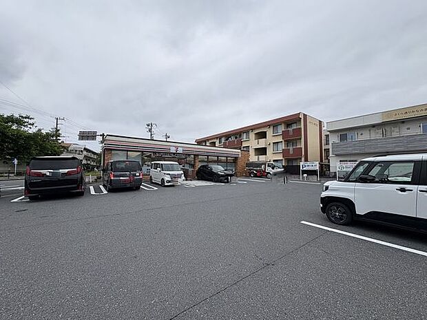 セブンイレブン浦安堀江6丁目店 250m