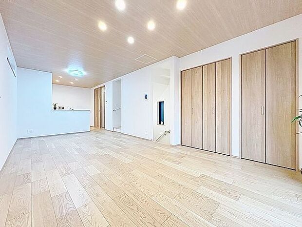 「寛ぎの空間・17.37帖リビング」毎日過ごす場所だからこそ、飽きのこないデザインが大事。本当に欲しい「寛げる空間」を実感して頂けます。