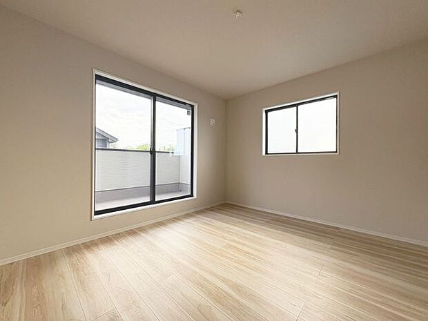 「2面採光の居室」居室に窓が2ヶ所あるので、明るさの確保と、風の通り道ができることで換気のしやすいお家になっています。