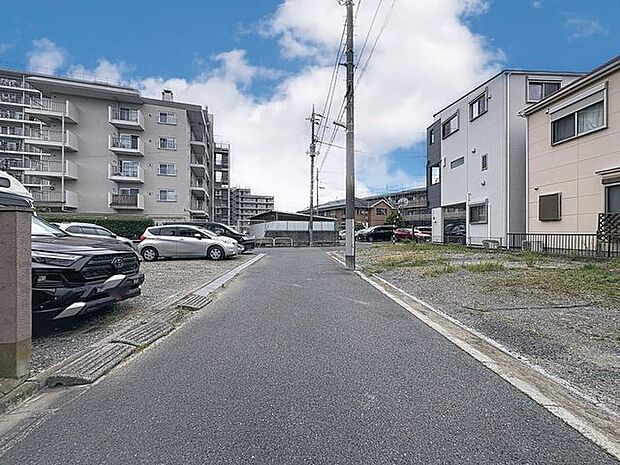 「前面道路含む外観」南西4.5m