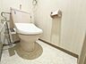 トイレ：「温水洗浄便座付きトイレ」トイレは快適な温水洗浄便座付です。清潔感のあるホワイトで統一しました。いつも清潔な空間であって頂けるよう配慮された造りです。