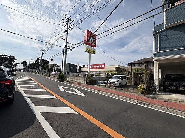 徒歩3分。くすりの福太郎市川北方店 230m