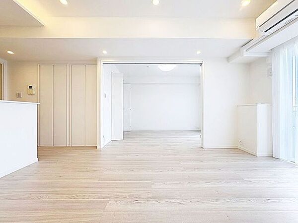 「寛ぎの空間リビング」毎日過ごす場所だからこそ、飽きのこないデザインが大事。本当に欲しい「寛げる空間」を実感して頂けます。