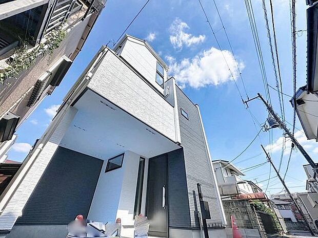 「~3階建てLDK+3S~」15帖超えのLDK、豊富な収納、生活を彩る設備など、プラスワンのポイントが詰まった邸宅です。