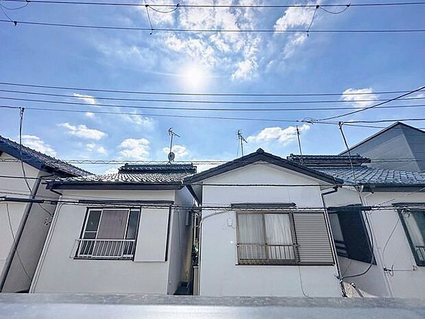 「眺望」穏やかな街並みを一望しながら、爽やかな風と柔らかく降り注ぐ陽光を感じて頂けます。