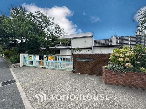 徒歩7分。船橋市立南本町小学校 520m