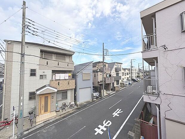 「眺望」穏やかな街並みを一望しながら、爽やかな風と柔らかく降り注ぐ陽光を感じて頂けます。