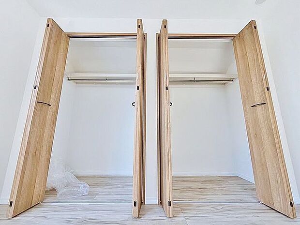 「大きなクローゼット」季節ものの洋服などを収納できるので、お部屋はすっきり広々と使うことができます。