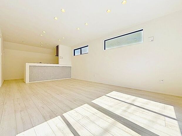 「木のぬくもり感じる優しい雰囲気のお部屋」落ち着いたカラーコーディネートの室内。インテリアやファブリックで、オーナー様好みのテイストデザインを取り入れて頂けます。