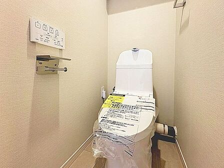 「リフォーム済・トイレ」トイレ関係の設備も一新されています。もちろん温水洗浄機能付き便座です。