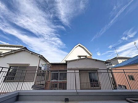 「眺望」穏やかな街並みを一望しながら、爽やかな風と柔らかく降り注ぐ陽光を感じて頂けます。