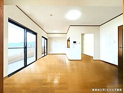 ヴェルビュ島崎 4LDKのリビング/ダイニング