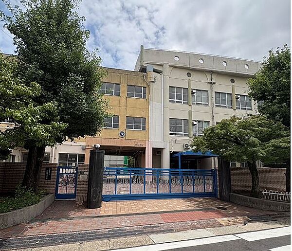 名古屋市立汐路小学校（585m）