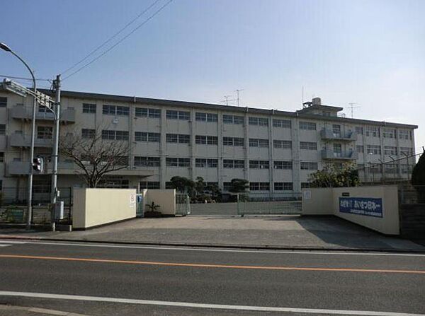 画像3:吉田中学校(350m)