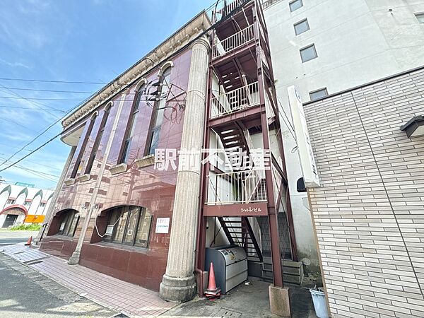 画像9:エントランス