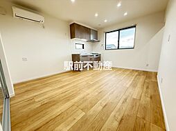 シャインラッシュII 202 2階ワンルームのリビング/ダイニング