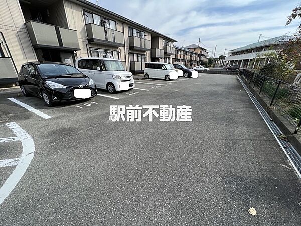 画像9:駐車場