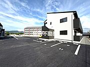 牛津駅より徒歩2分 築1年 2階建の賃貸物件
