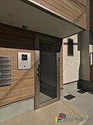 春日原駅より徒歩8分 築5年8ヶ月 3階建の賃貸物件