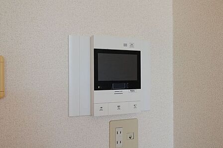 来訪者を確認できるＴＶモニター付きインターホン。安心感があります。
