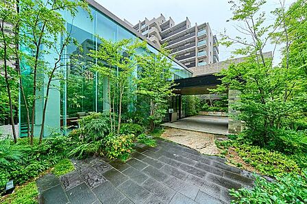 15000本越えの樹木が四季を綴る、自然豊かな住環境です。