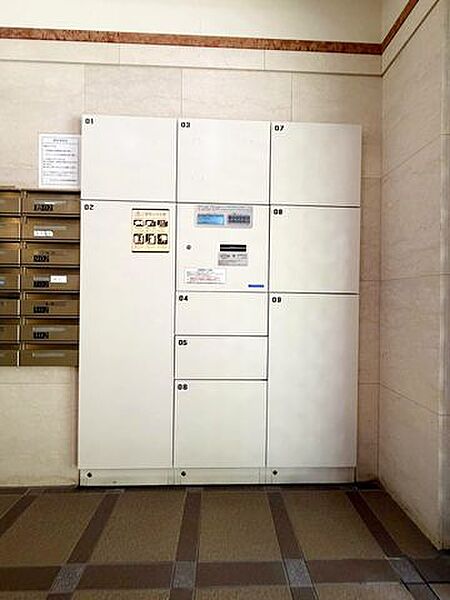 不在時にも荷物が受け取れる宅配BOX有り。荷物の受け取りが多い方も安心です。