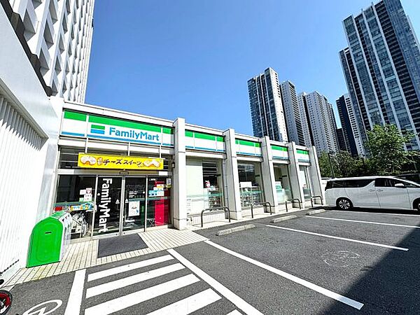 ファミリーマート港南四丁目店 徒歩5分。 340m