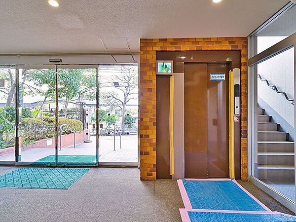 綺麗に清掃されたエレベーターホールです。