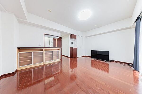 広々としたLDKがお部屋の中心。ご家族そろった楽しい時間が過ごせそうですね。