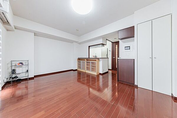 広々としたLDKがお部屋の中心。ご家族そろった楽しい時間が過ごせそうですね。