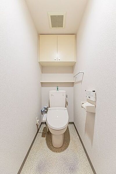 トイレは温水洗浄便座付。