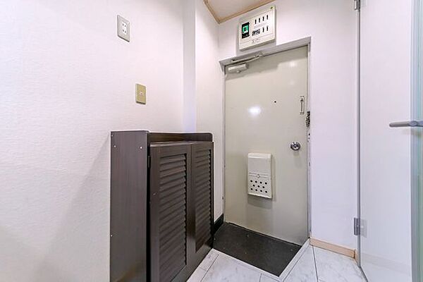 収納力のある大きな下駄箱付き。ご家族分の靴をたくさん収納できます。