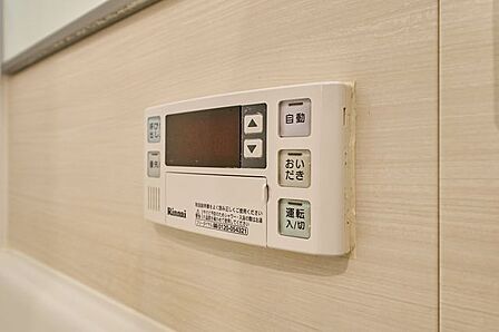 お湯張りや追焚き、湯量・温度の調節など、ワンタッチでできるオートバス。