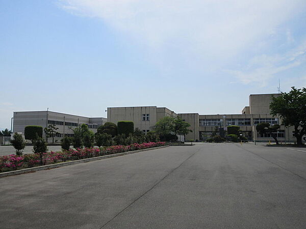 宮郷中学校まで徒歩３４分