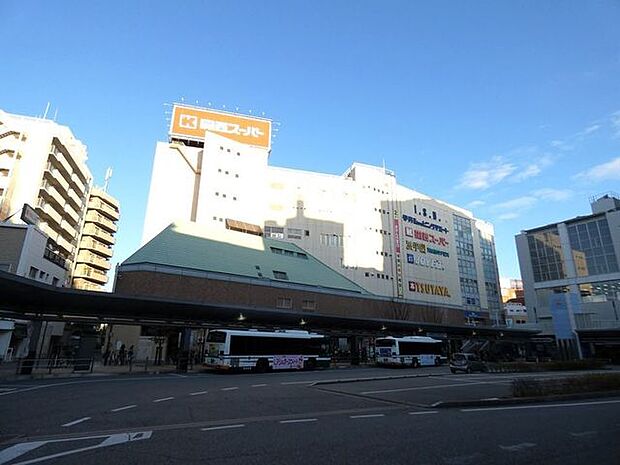 伊丹ショッピングデパート 徒歩19分。阪急伊丹駅ロータリにあるショッピング施設。関西スーパー・ＴＵＴＡＹＡ・100均・フィットネス施設と生活に必要な施設がそろっています。 1520m