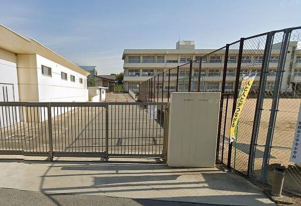 姫路市立中寺小学校 徒歩23分。 1820m